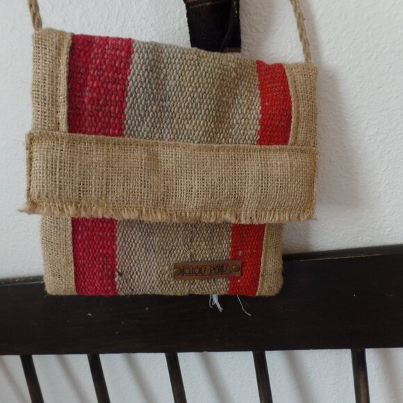 Made in Peru Burlap crossbody NWOT IOIQU Brand with long straps - Picture 8 of 9